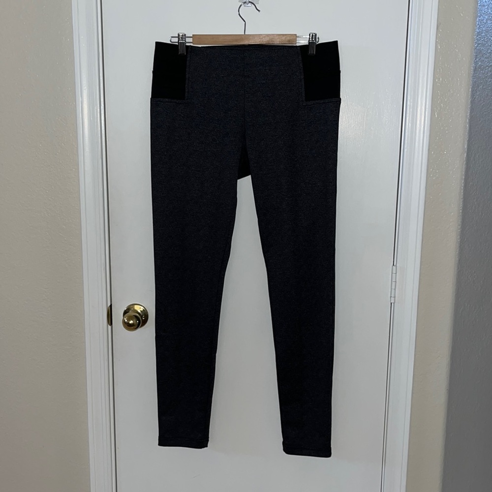 Kut from the Kloth Herringbone dark grey and black leggings with elastic waist